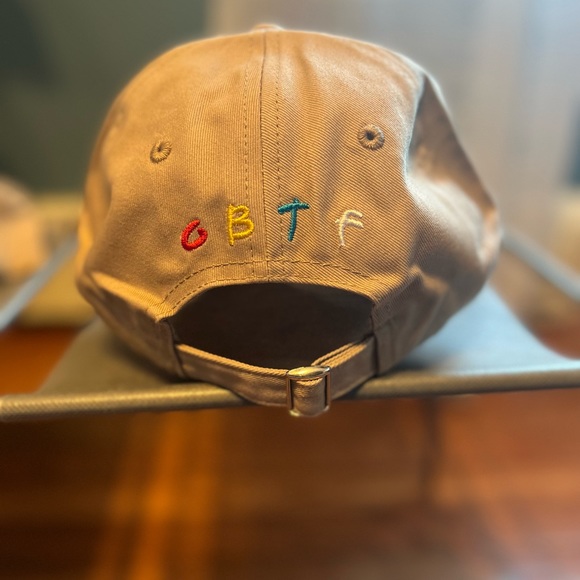 Beautiful women's hat  from the Real Friends brand at a very good price - Picture 5 of 5